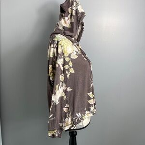 Chaser Floral Hooded Top